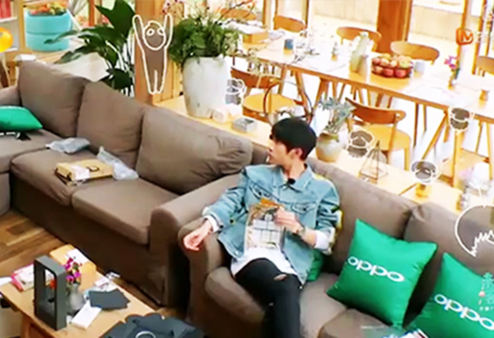 易烊千玺偷吃草莓视频黄污!